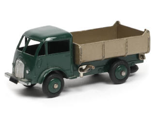 Lot 416 - DINKY TOYS (FRANCE) (1)