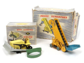 Lot 362 - DINKY TOYS (GB) (2)