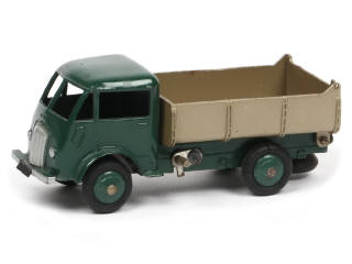 Lot 391 - DINKY TOYS (FRANCE) (1)