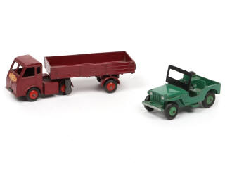 Lot 349 - DINKY TOYS (GB) (2)