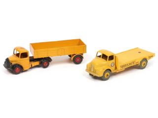 Lot 361 - DINKY TOYS (GB) (2)