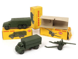 Lot 376 - DINKY TOYS (GB) (3)