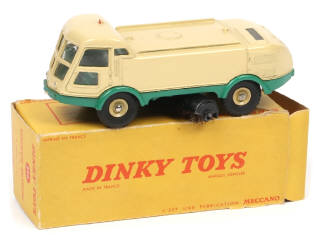 Lot 403 - DINKY TOYS (FRANCE) (1)