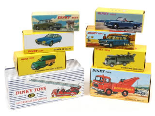 Lot 197 - DINKY TOYS (FRANCE) (8)