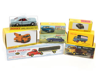Lot 200 - DINKY TOYS (FRANCE) (8)