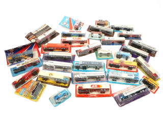 Lot 163 - DIVERS (32)