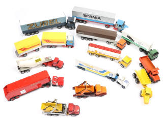 Lot 142 - DIVERS (13)
