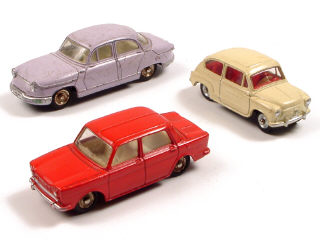 Lot 140 - DINKY TOYS (FRANCE) (3)
