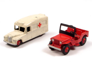 Lot 243 - DINKY TOYS (GB) (2)