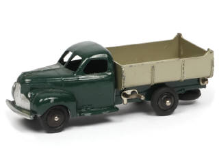 Lot 381 - DINKY TOYS (FRANCE) (1)