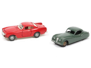 Lot 255 - DINKY TOYS (GB) (2)