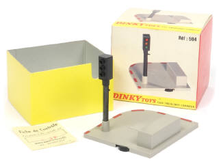 Lot 335 - DINKY TOYS (FRANCE) (1)