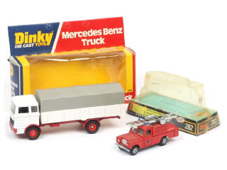 Lot 264 - DINKY TOYS (GB) (2)