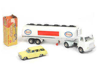 Lot 266 - DINKY TOYS (GB) (2)