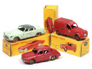 Lot 371 - DINKY TOYS (FRANCE) (3)