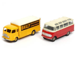 Lot 261 - DINKY TOYS (GB) (2)