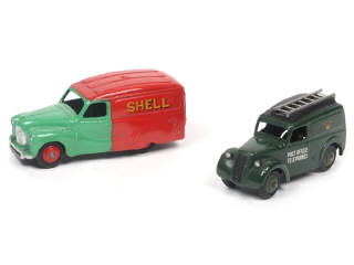 Lot 258 - DINKY TOYS (GB) (2)