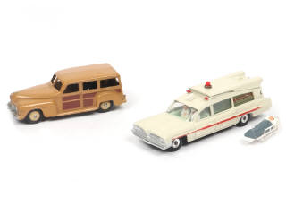 Lot 257 - DINKY TOYS (GB) (2)
