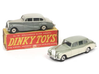 Lot 253 - DINKY TOYS (GB) (2)