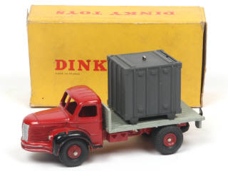 Lot 329 - DINKY TOYS (FRANCE) (1)