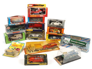 Lot 174 - DIVERS (15)