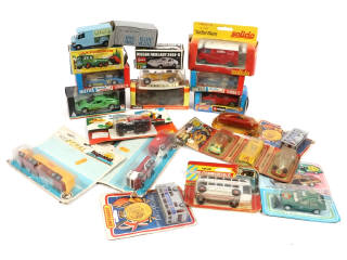 Lot 184 - DIVERS (19)