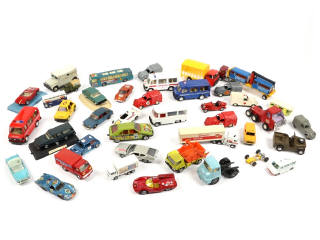 Lot 83 - DIVERS (40)