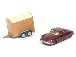 Lot 204 - CORGI TOYS (GB) (2)
