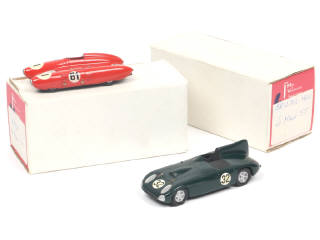 Lot 122 - DIVERS (2)