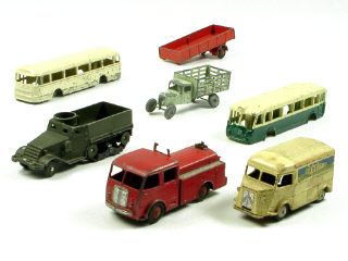 Lot 128 - DINKY TOYS FRANCE (7)
