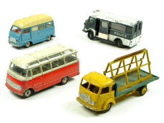 Lot 125 - DINKY TOYS (FRANCE) (4)