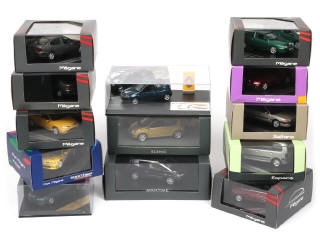 Lot 118 - DIVERS (13)