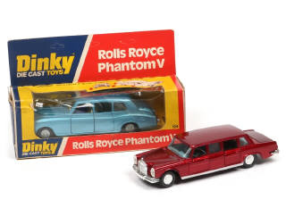 Lot 287 - DINKY TOYS (GB) (2)