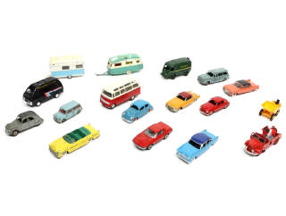 Lot 197 - DIVERS (17)