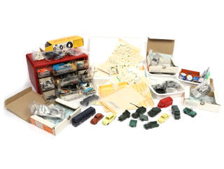 Lot 235 - DIVERS (150)