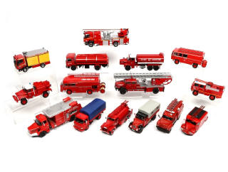 Lot 186 - DIVERS (15)