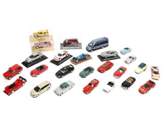 Lot 228 - DIVERS (25)