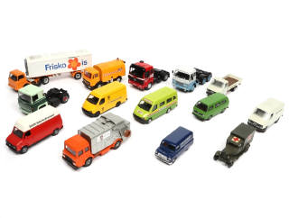 Lot 183 - DIVERS (14)