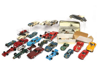 Lot 230 - DIVERS (27)