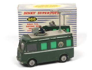 Lot 355 - DINKY TOYS (GB) (1)