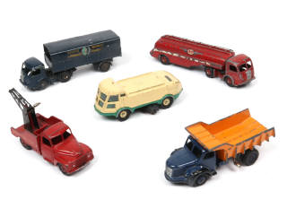 Lot 325 - DINKY TOYS (FRANCE) (5)