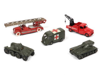 Lot 326 - DINKY TOYS (FRANCE) (5)