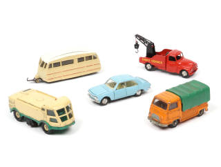 Lot 324 - DINKY TOYS (FRANCE) (5)