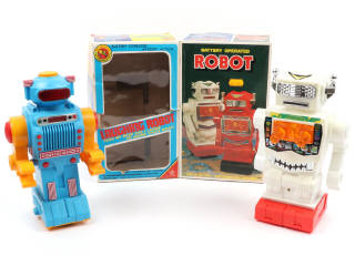 Lot 243 - DIVERS (2)