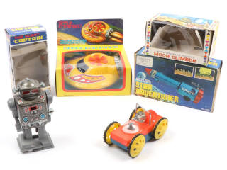 Lot 246 - DIVERS (4)
