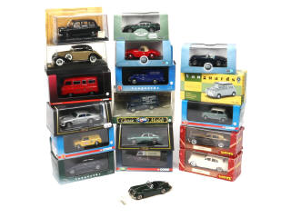 Lot 173 - DIVERS (18)