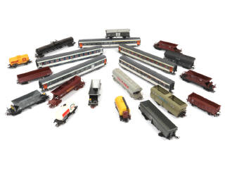 Lot 75 - DIVERS (HO) (21)