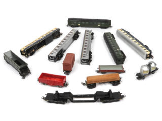 Lot 64 - DIVERS (HO) (13)