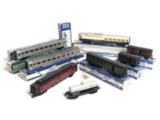 Lot 9 - HORNBY 'HO' (8)