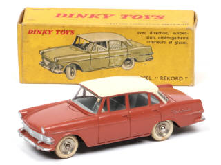 Lot 227 - DINKY TOYS (FRANCE) (1)